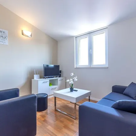 Dalis Apartment *
