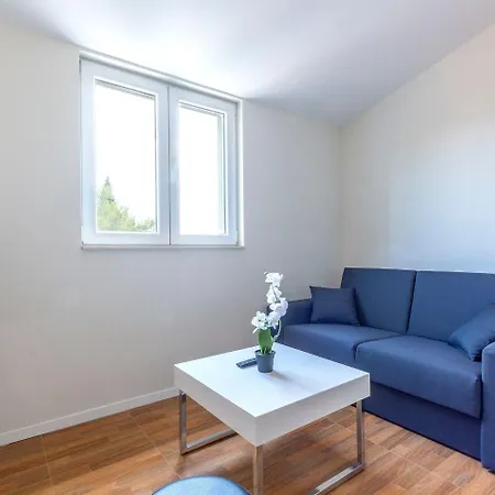 Dalis 아파트 밀나